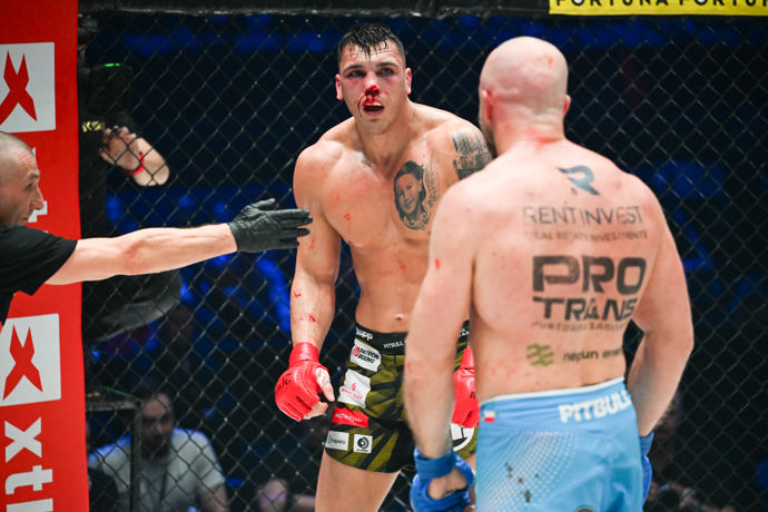 Vasil Ducár  vs.  Dawid Kasperski na KSW 91 v Liberci. 