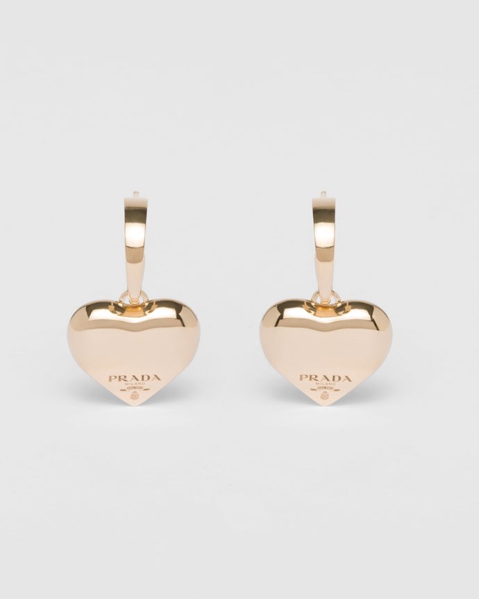 Náušnice z růžového zlata ve tvaru srdce, Prada, 168 tisíc Kč
