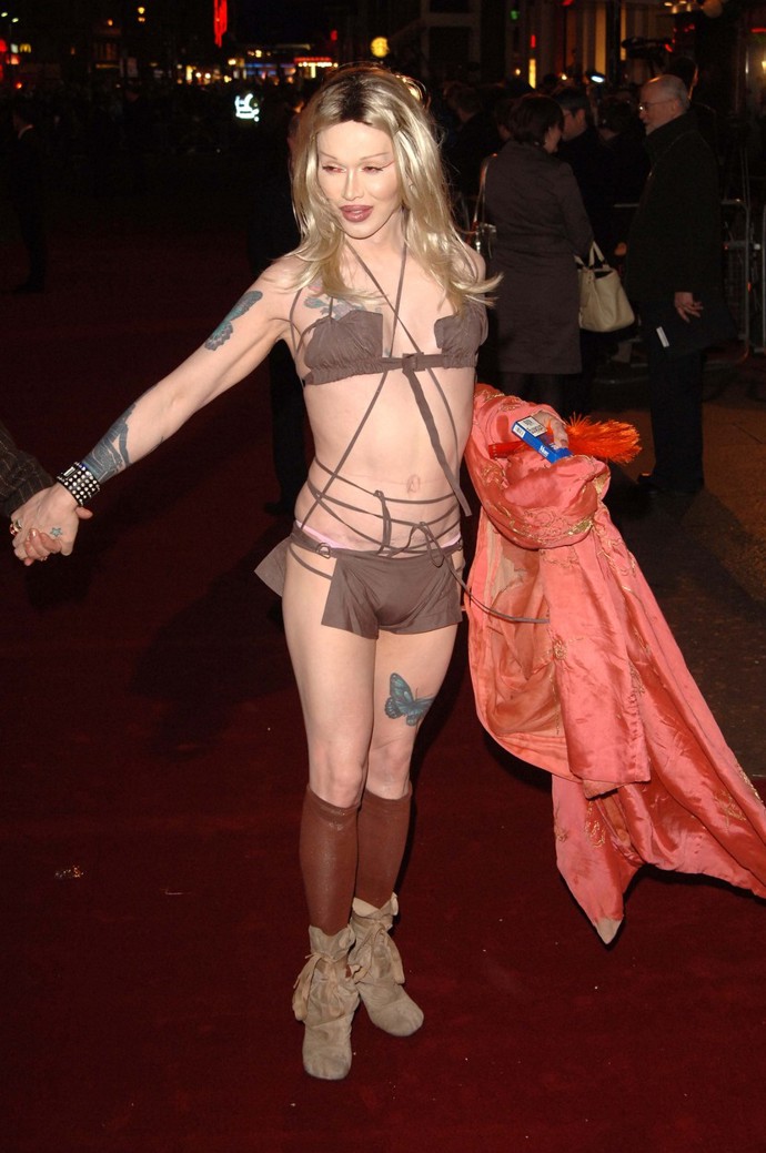 Pete Burns a jeho výstřední styl. 