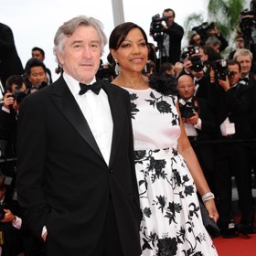 Robert De Niro a Grace Hightower se seznámili už v roce 1987 v čínské restauraci, kde Grace dělala servírku. Oficiálně spolu začali chodit ale až o devět let později.