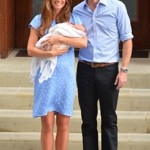 Vybrala pro ni například modré puntíkované šaty Jenny Peckham, v nichž Kate roku 2013 představila světu prvorozeného syna, prince George.