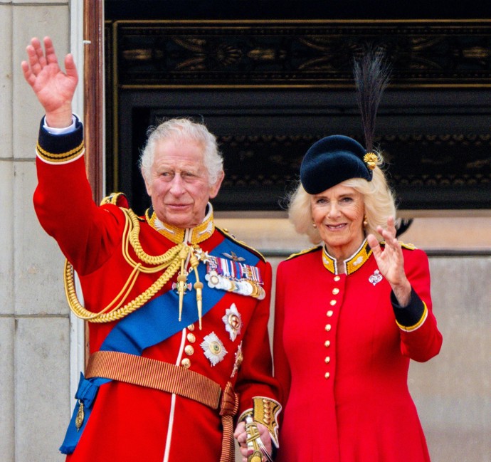 Z nenáviděné Camilly, která prakticky rozvedla prince Charlese s princeznou Dianou, se postupně stala tolerovaná manželka budoucího vladaře.