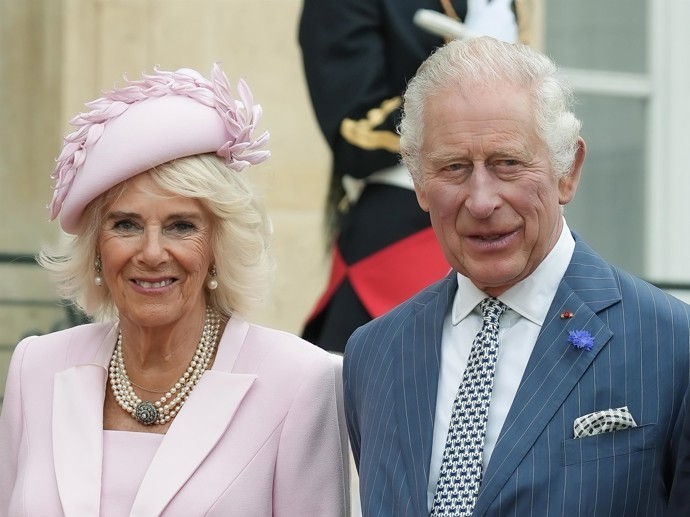 Camilla je manželkou krále Karla už téměř dvacet let, jejich vztah ale sahá až 50 let do minulosti.