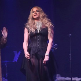 Ondřej Brzobohatý v alter ego jako Tiffany RichBitch.