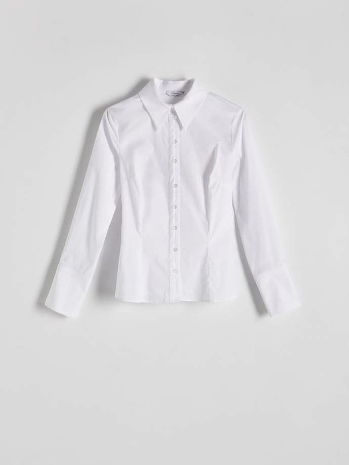 O příléhavou siluetu se postarají vertikální záševky. (Reserved, 699 Kč)