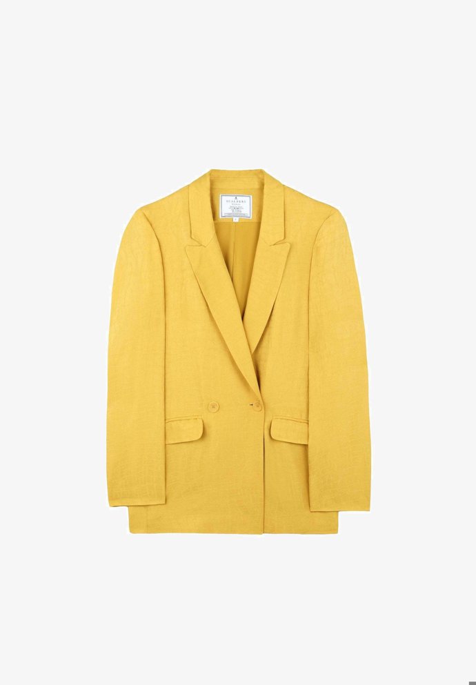 Jednoduchý, nekomplikovaný a veselý tón žluté nabízí toto sako značky Scalpers, 2 890 Kč.