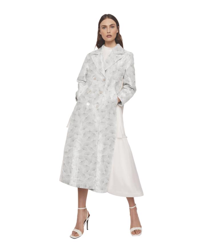 Kabátek s ginkgo biloba od kanadské značky Stef Mouchie, v přepočtu 8 900 Kč.