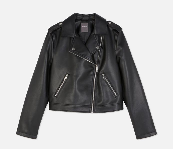 Asymetrická bunda zvaná křivák. Základ výbavy na jeden z koncertů Depeche mode v Praze. (Primark, 495 Kč)