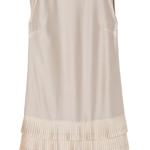 Model z hladkého a splývavého materiálu s křivkami paseku nenadělá. (Tatuum, 2 249 Kč)