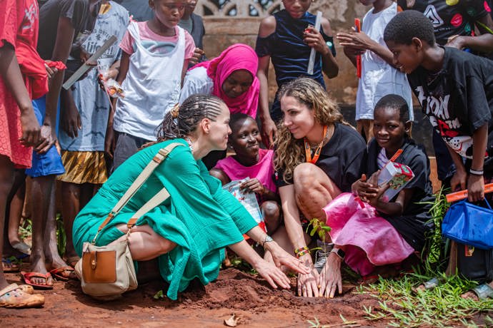 Olga Lounová na fotografiích z Afriky, které Lifee poskytla k publikaci. 