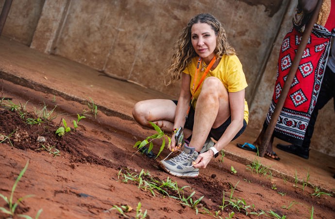 Olga Lounová na fotografiích z Afriky, které Lifee poskytla k publikaci. 