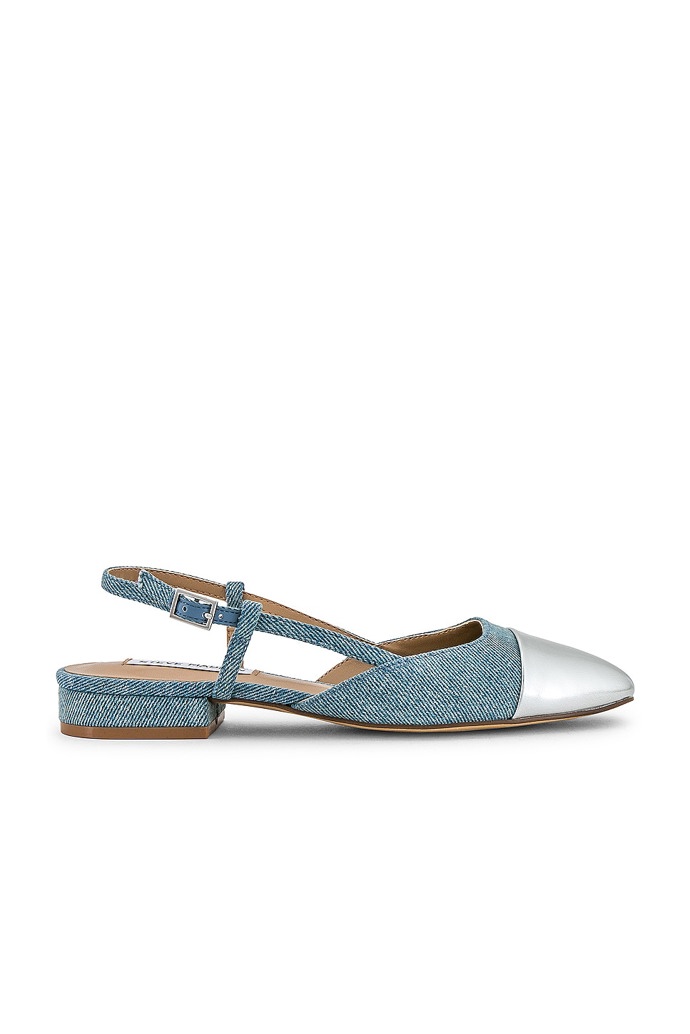 Džínové boty budou trendem jara 2024: Pofrčí denimové kozačky nad kolena, lodičky, ale i tenisky a balerínky