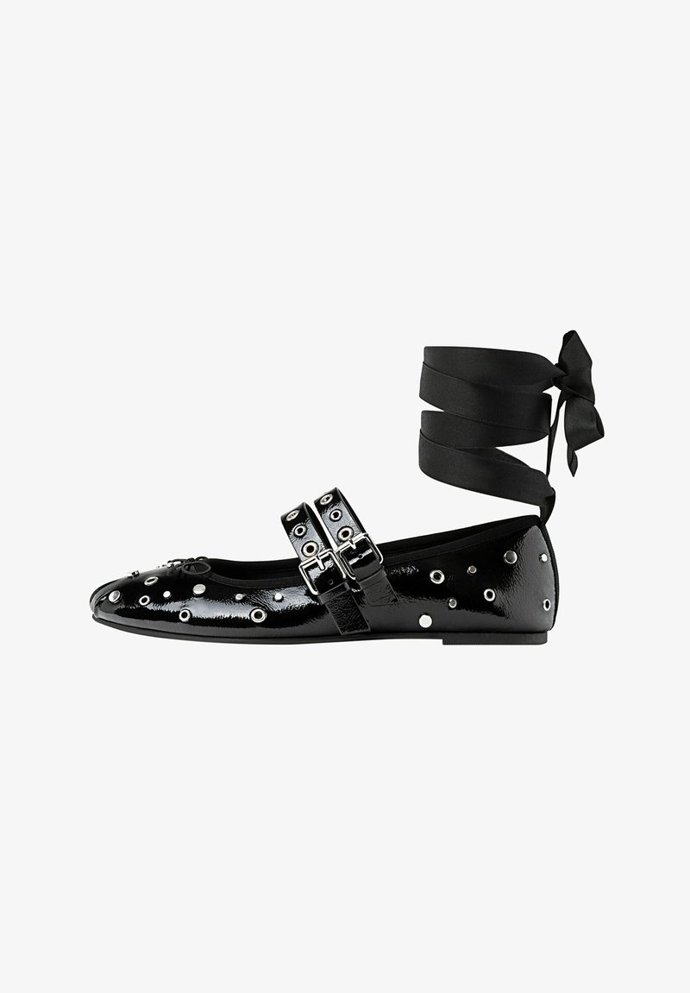 Lakované baleríny s ovinovacími stužkami, Stradivarius, 799 Kč