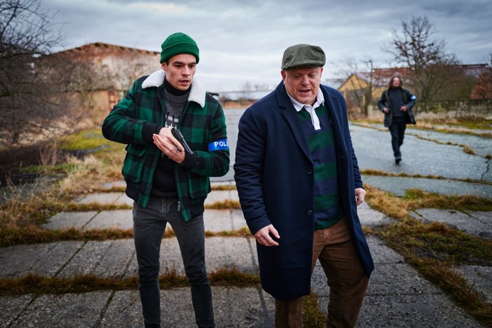 Březina jako mladý kriminalista po boku Davida Novotného v seriálu Místo zločinu České Budějovice.