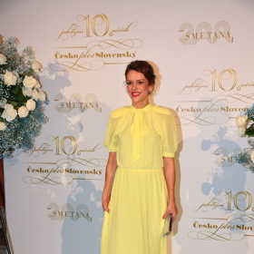 Andrea Růžičková zazářila v roce 2024 v kanárkově žlutých šatech.