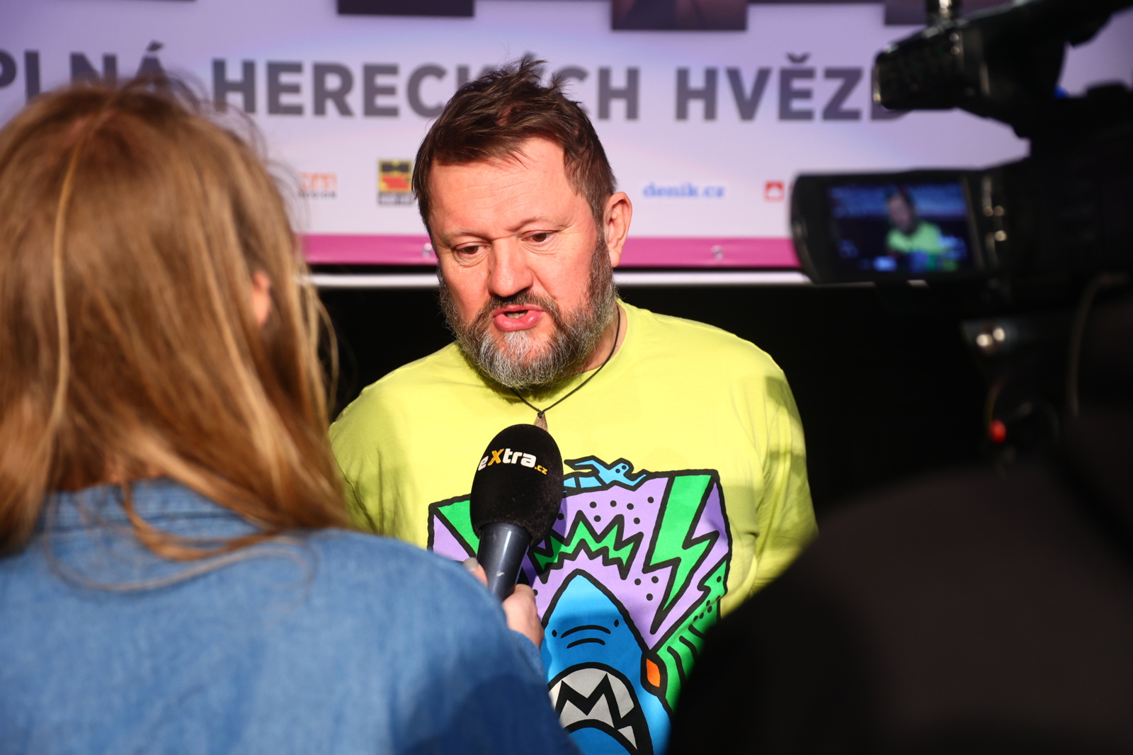 Galerie: Karel Zima je po operaci: Museli mu odstranit nezhoubný nádor – eXtra.cz