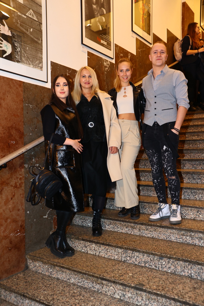 Denisa Grossová vyvedla na premiéru filmu Superžena svého přítele, muzikálového zpěváka Filipa Hořejše.