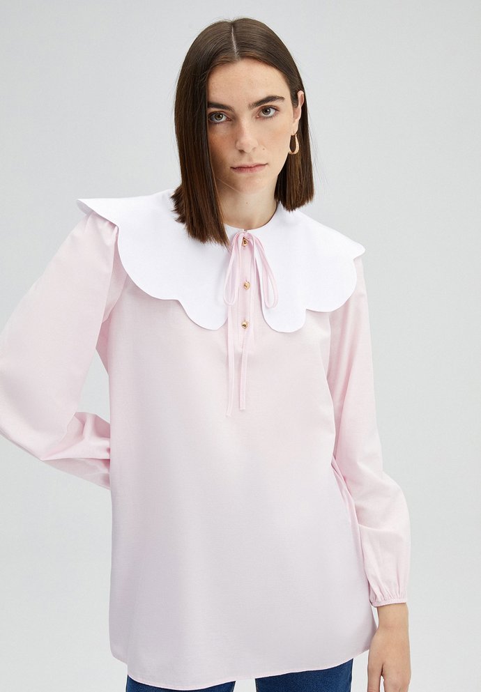 Hladká blůza s tvarovaným límcem, Touché Privé, 950 Kč