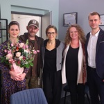 Veronika Čermák Macková se dočkala gratulací také od svých hereckých kolegů. Vedle Hynka Čermáka stojí Lucie Vondráčková, Kateřina Holánová a Ondřej Studénka.