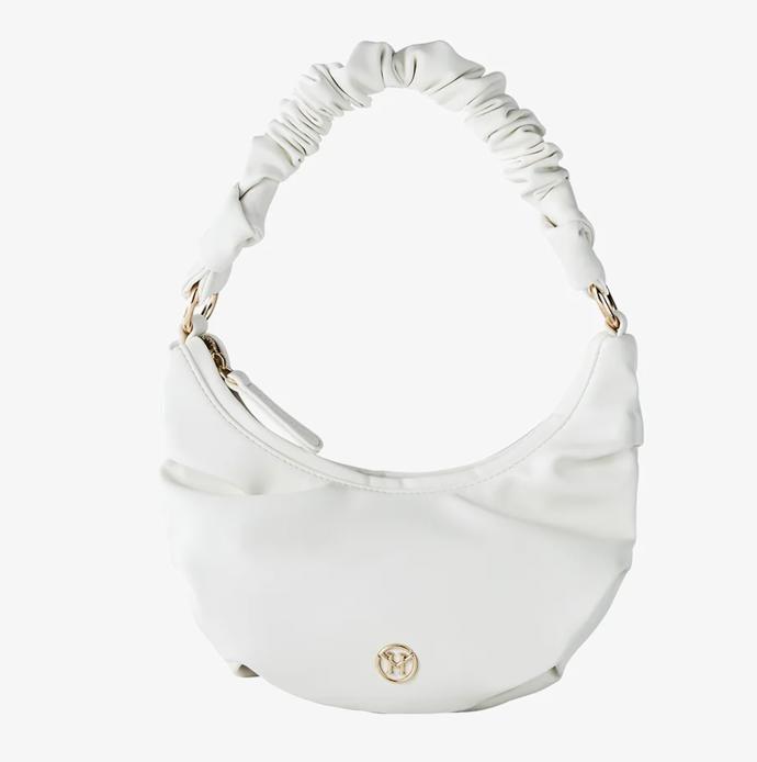 Oblíbený tvar půlměsíce nabízí kabelky značky Victoria Hyde za 999 Kč.