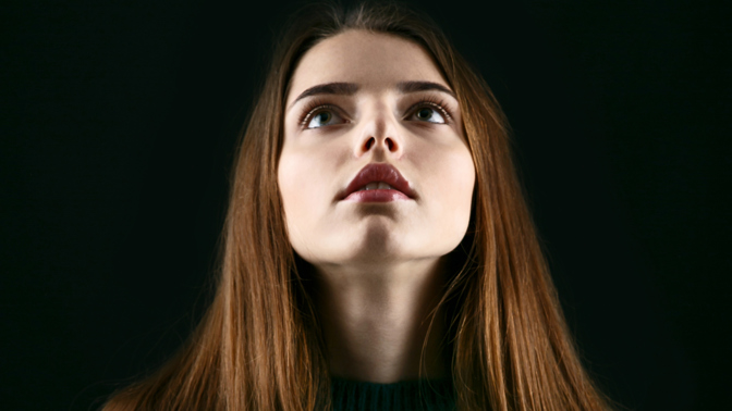 mladá žena
zvědavost
víra v tajemno