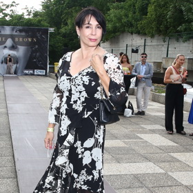 Nela Boudová miluje vzdušné šaty. Doplnit je jehlovými podpatky byl ten nejlepší trik, jak z nich udělat elegantní podívanou.