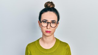 Tereza (30): Kvůli zpožděnému letu jsem nestihla pohřeb mé milované babičky. Rodina se ke mně otočila zády