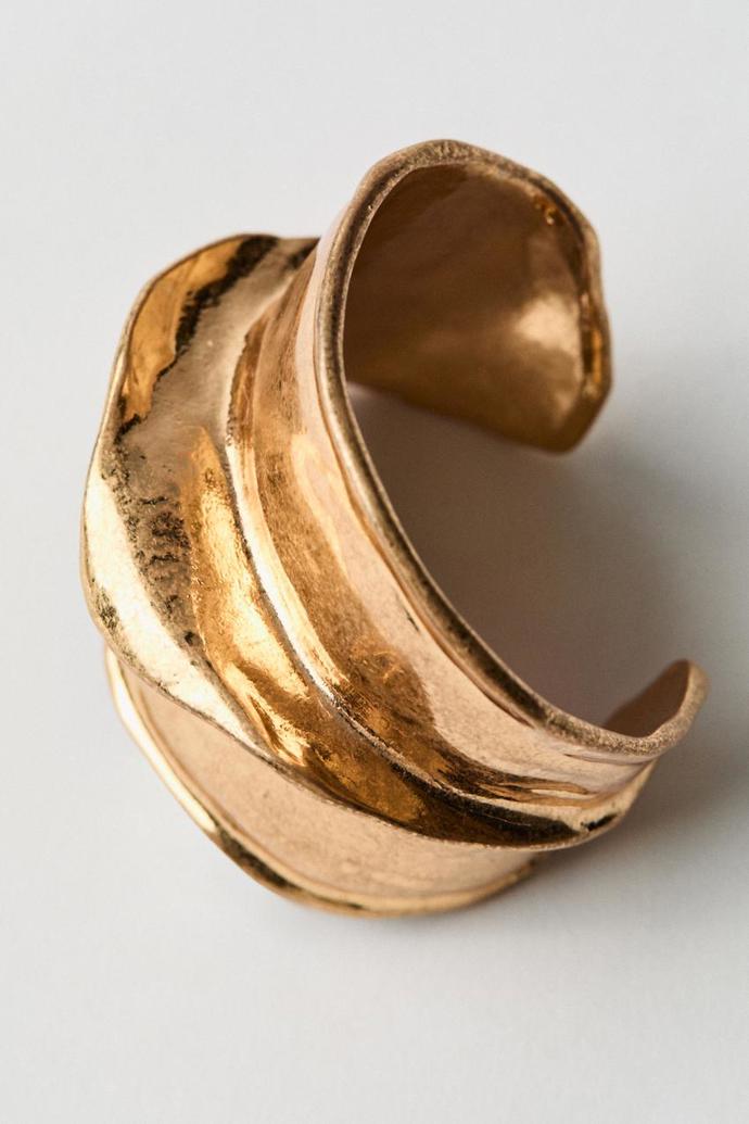 Masivní manžetový náramek s vrásněným povrchem, Zara, 499 Kč