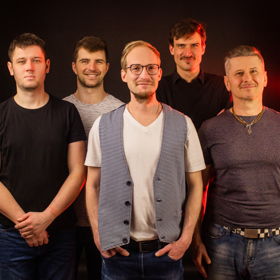 S kolegy nechce slávu, ale chce hraním rozdávat radost.