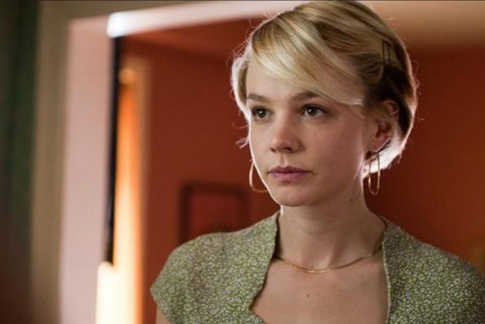Ve filmu Drive se v roce 2011 ukázala Carey Mulligan s blond delším pixie střihem.