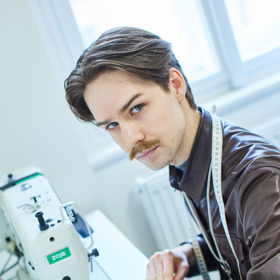 Módní návrhář Boris Král' vytvořil pro Ewu šaty na míru.