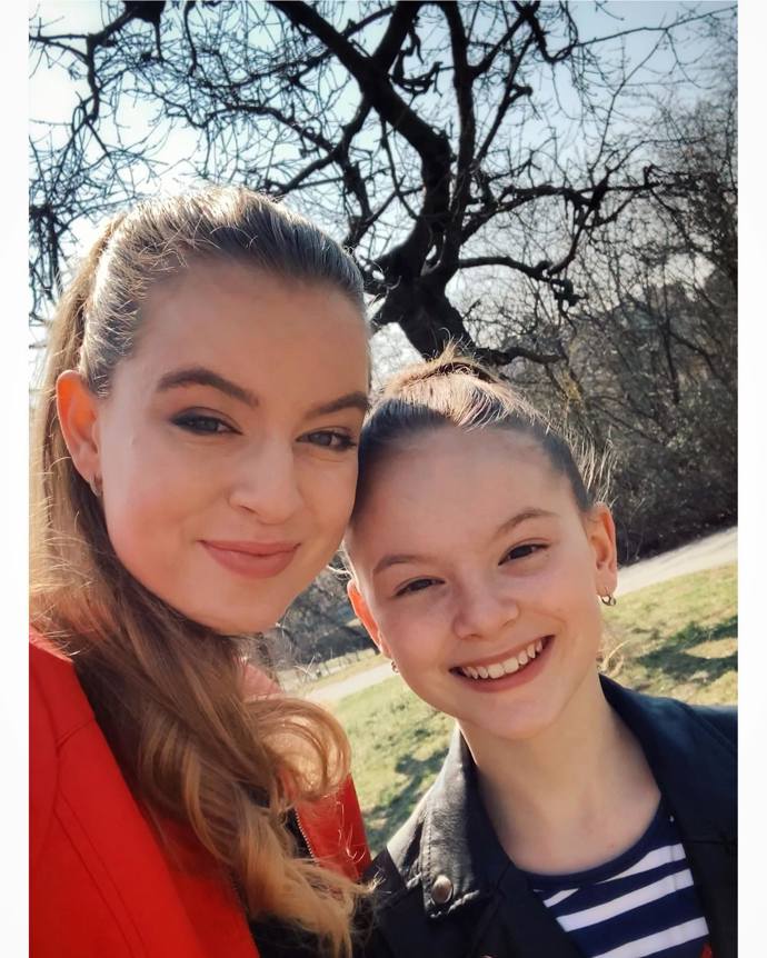 Michaela Pecháčková je na herecké úspěchy své mladší sestry pyšná.
