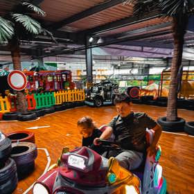 Quentin Kokta si užil také jízdu v autodráze.