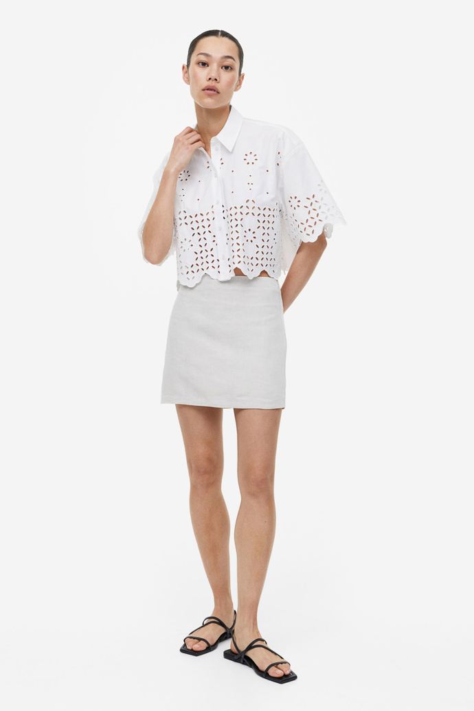 Crop košile s madeirou, H&M, 899 Kč