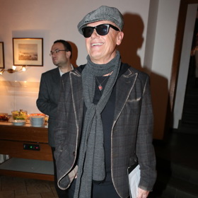 Součástí image Jiřího Korna jsou odjakživa také výrazné pokrývky hlavy.