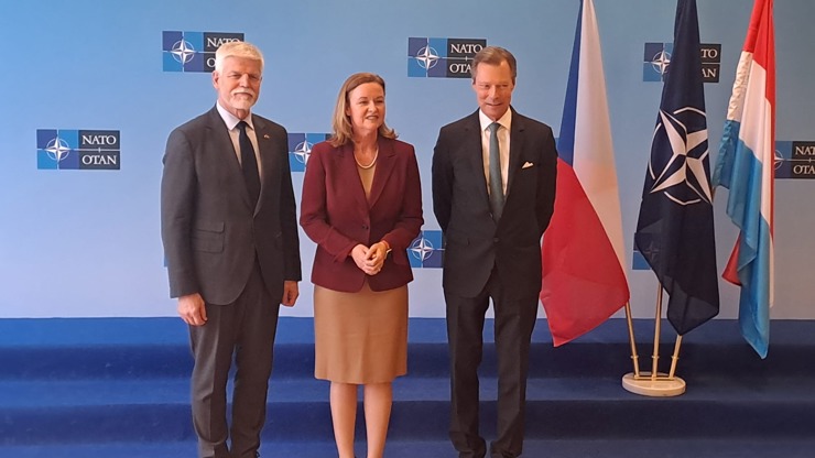 Galerie Eva Pavlová zazářila v Lucembursku. První dáma v rudé róbě