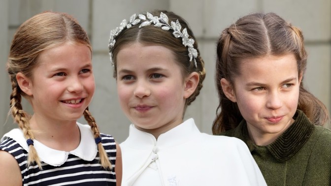 Účesy princezny Charlotte: Dcera Kate Middleton inspiruje vlasovými kreacemi a má už svůj ikonický styling