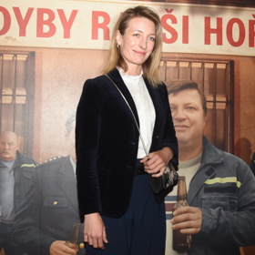 Uhlazená Anna Polívková ale umí vynést i jednoduché sako.