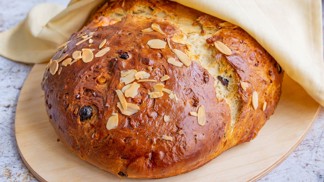 Všechno o mazanci: Jak se dělá nejchutnější symbol Velikonoc, proč je důležitý kříž a jak se vyhnout překynutému těstu