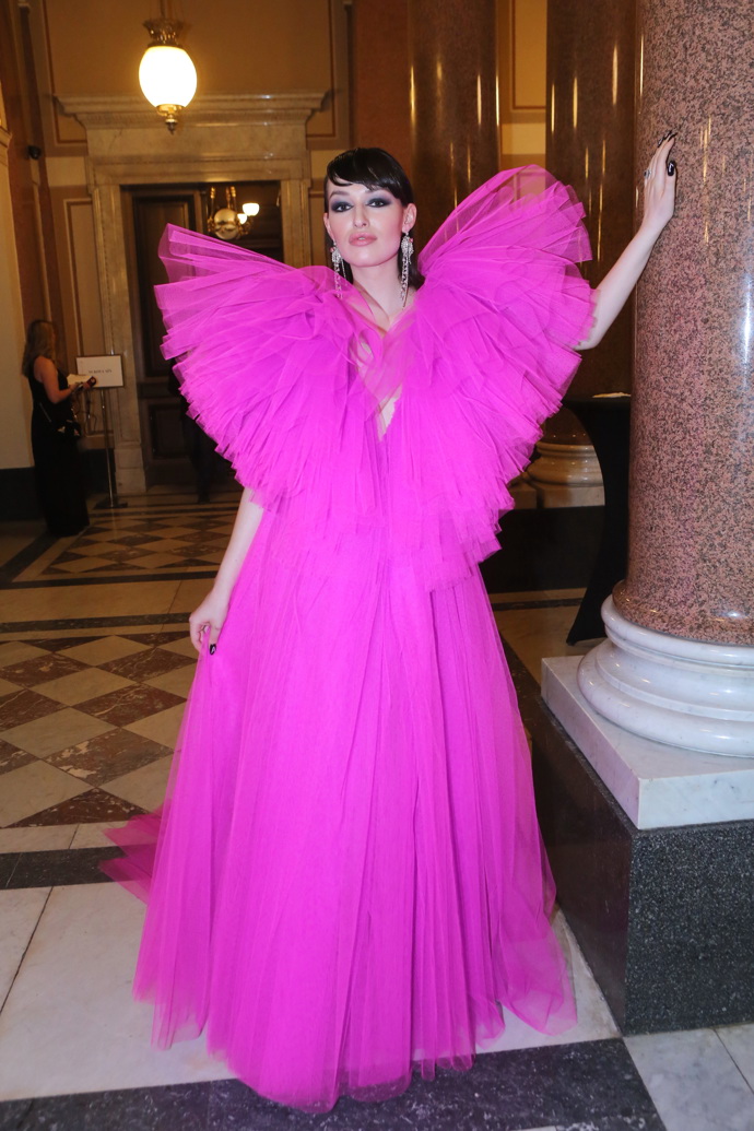 Dnes už ví, co znamená přísloví "být někoho někde plno".