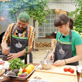 Danny a jeho dcera v televizním pořadu Česko na grilu.
