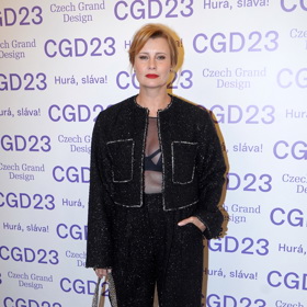 Herečka Jitka Schneiderová ozdobila letošní předávání designových cen velmi povedeným outfitem.