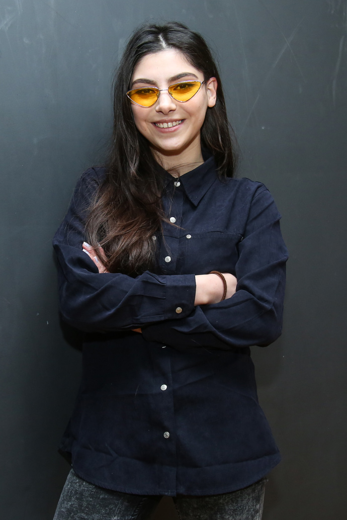 Pam Rabbit, vlastním jménem Pamela Narimanian, je mladá zpěvačka arménského původu, která se ale narodila v Praze.