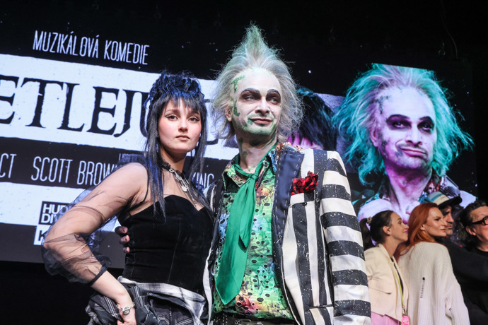 Český Beetlejuice má kostýmy od výtvarnice Michaely Horáčkové. 