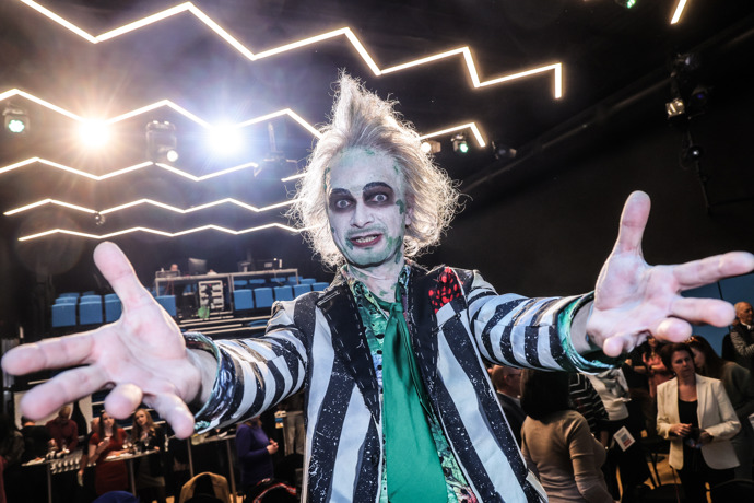 Beetlejuice Jan Sklenář si zvládne make-up sám udělat. Zabere mu to hodinu a půl.