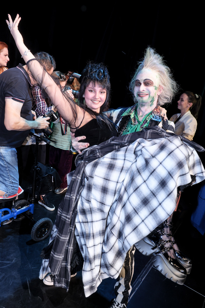 Beetlejuice už se novinářům představil na tiskové konferenci.