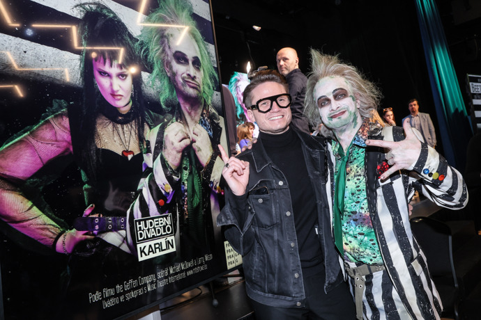 Beetlejuice má české texty od skladatele Ondřeje Gregora Brzobohatého.