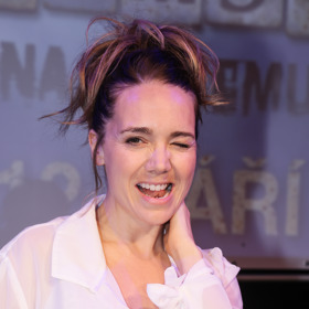 Zpěvačka Lucie Vondráčková se po dvaceti letech vrací k muzikálu Tajemství.