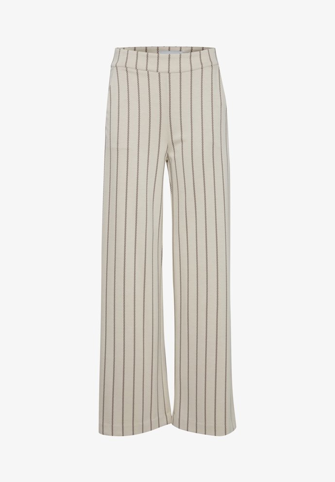 ...a doplnit jej stylovými širokými kalhotami za 1 140 Kč.