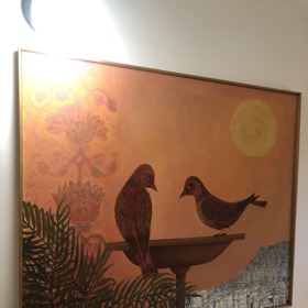 První veledílo Petry Černocké je pověšené na čestném místě nad pohovkou.